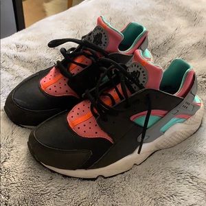 NIKE WMNS AIR HUARACHE RUN